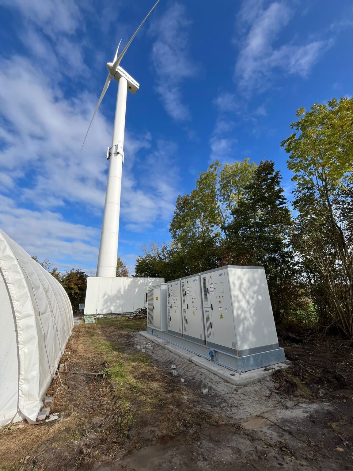 Batterijopslag van Friday Energy bij de windturbine in Espel