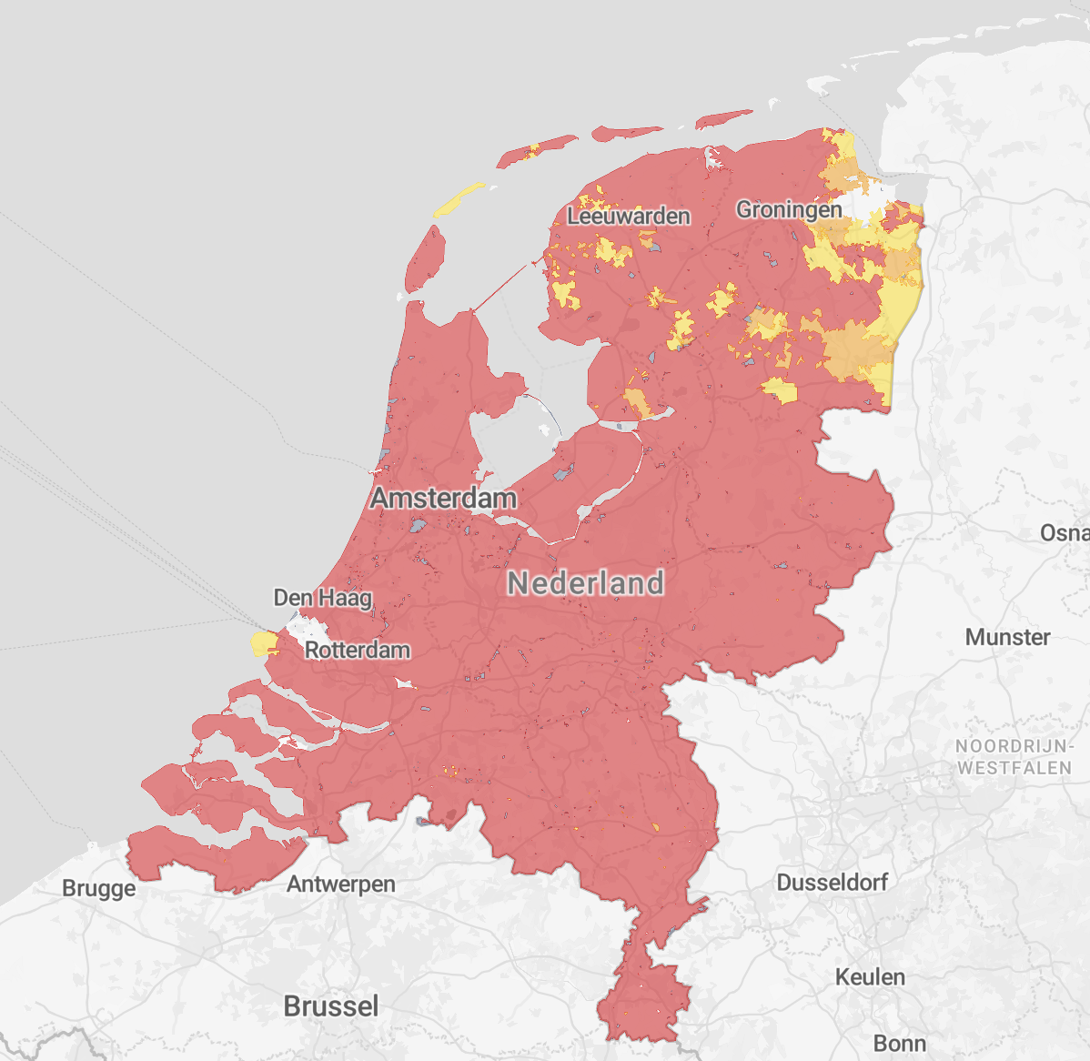 Capaciteitskaart van Nederland waarop het grootste deel van het land rood kleurt door netcongestie: geen of beperkt transportvermogen beschikbaar.