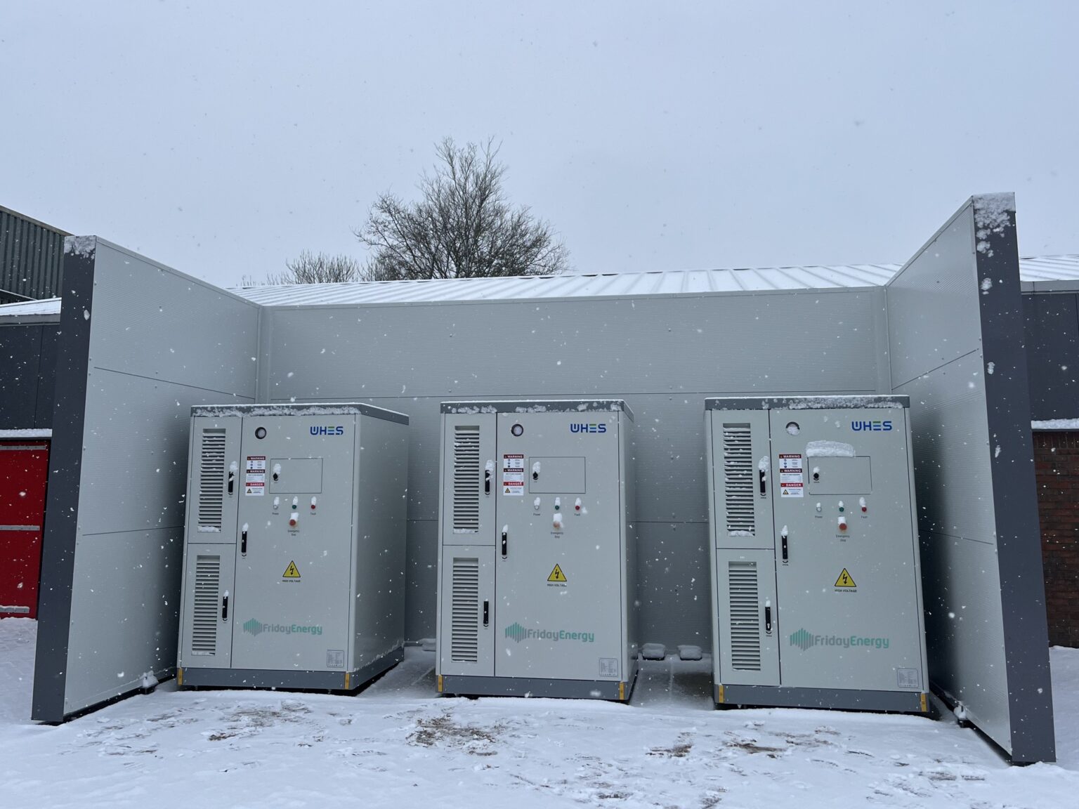Dezelfde Friday Battery-systemen tijdens sneeuwval